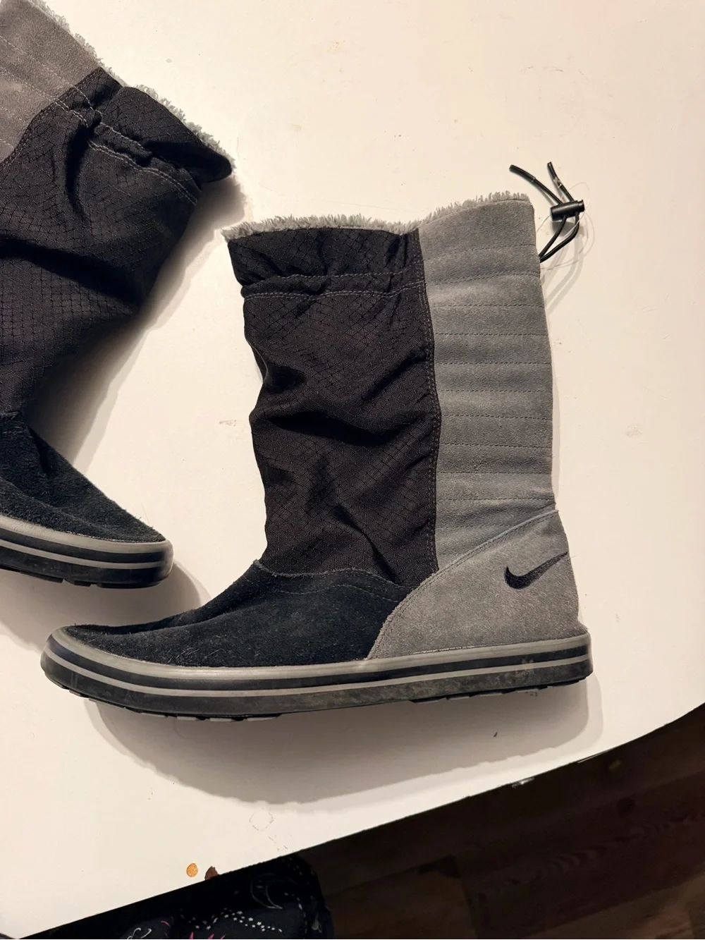 Nike Women’s 8 Facile Sherpa Lined Boots Black Gray Suede Mid Calf Winter